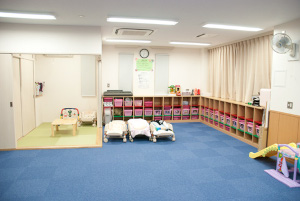 【越谷市認可保育園】エンゼルキッズの和室＆ロッカー